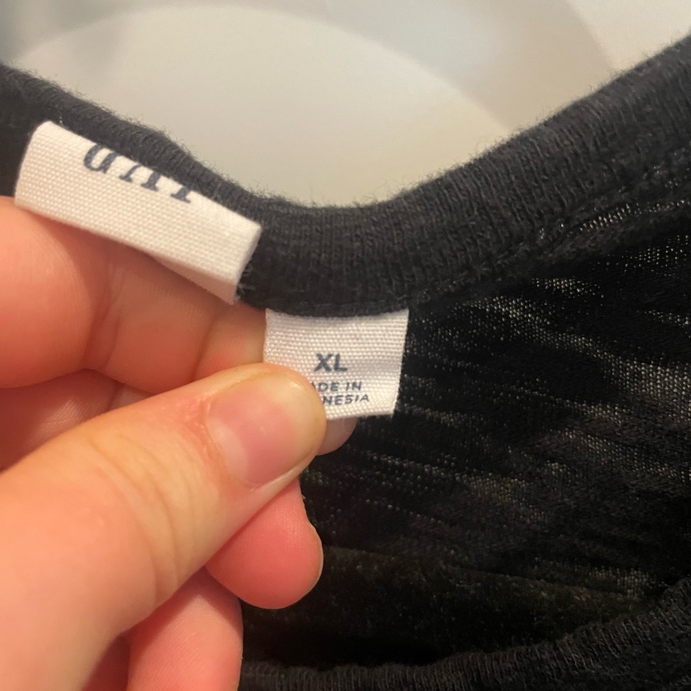 GAP Black Short Sleeve Tee with Logo Tag - Picture 3 of 4